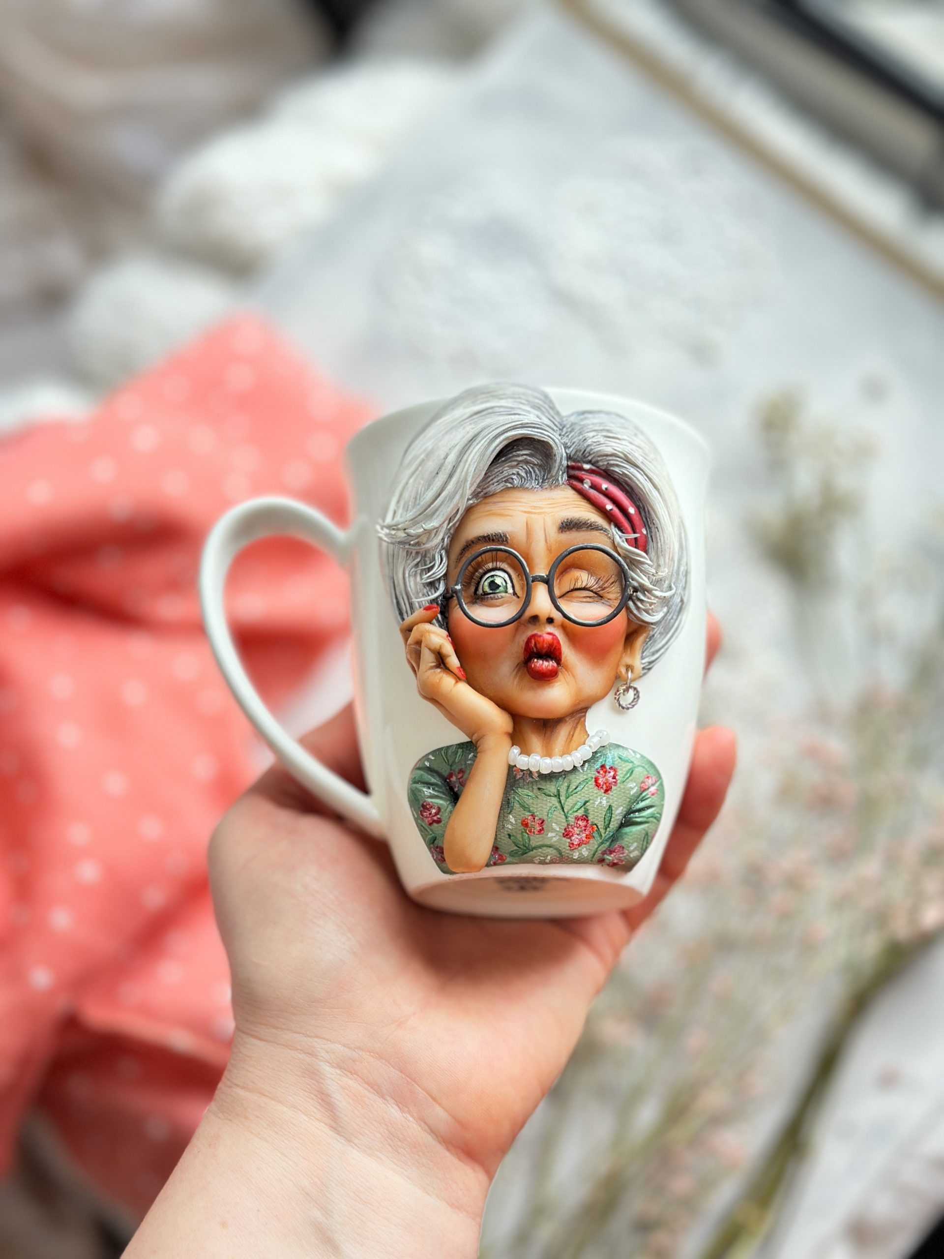 Процесний МК "Запальничка" - шаржева фігурка з полімерної глини на чашці - Зображення 10